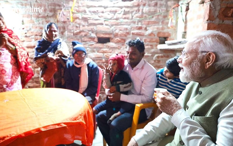 PM Modi made an unexpected visit to the home of Meera Manjhi in Ayodhya.