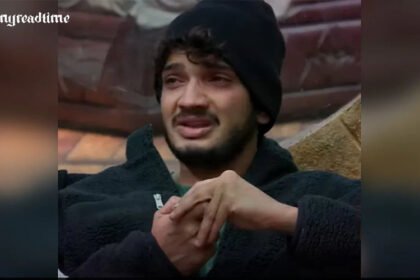 Bigg Boss 17: Munawar Faruqui weeps uncontrollably and offers a heartfelt apology to Ayesha Khan for 'betraying her';