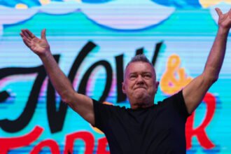 Jimmy Barnes demonstrates his increasing strength in remarkable poolside health update.